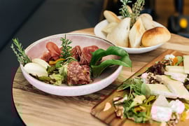 C'est Bon Restaurant & Le Bon Bar