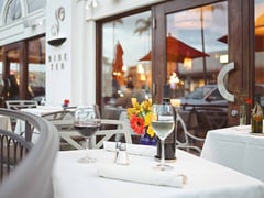 NINE-TEN Restaurant & Bar